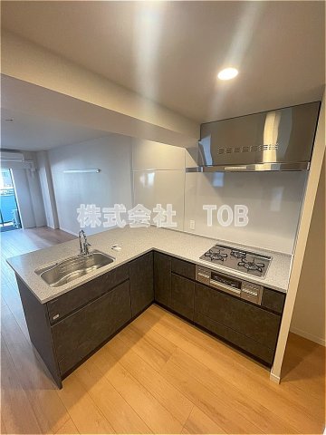 キッチン　ガス3口グリル付き