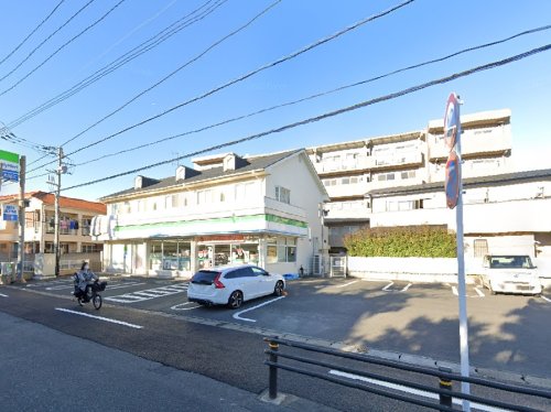 コンビニ　ファミリーマート 浦安堀江三丁目店（コンビニ）まで409m