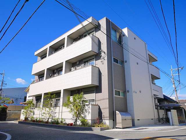 建物外観　こちらが外観です。しっかりとした重量鉄骨造。