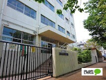 中学校　世田谷区立駒沢中学校（中学校）まで996m