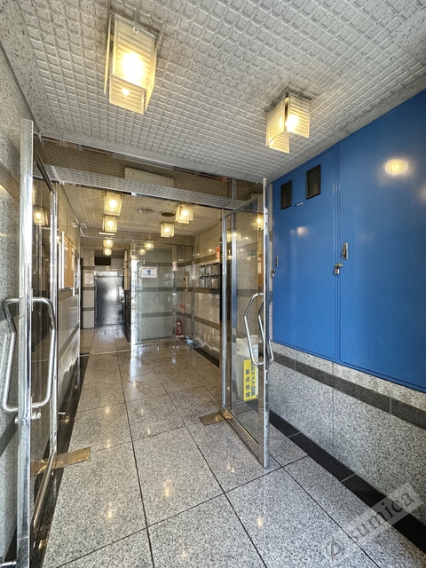 エントランス　オートロック完備で部外者シャットアウト