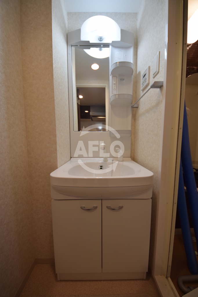 洗面設備　Luxe難波西III　脱衣所