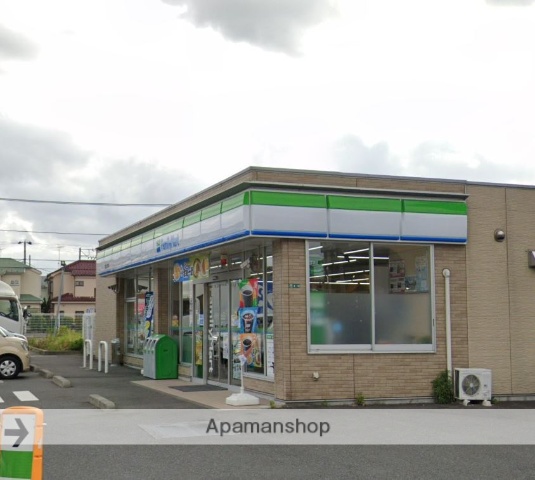 コンビニ　ファミリーマート（コンビニ）まで710m