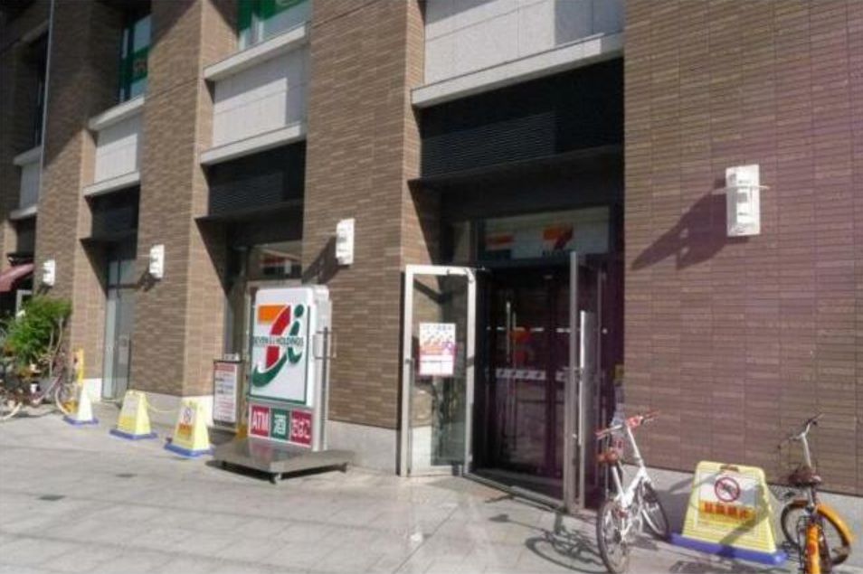 コンビニ　セブンイレブン中目黒アトラスタワー店（コンビニ）まで159m