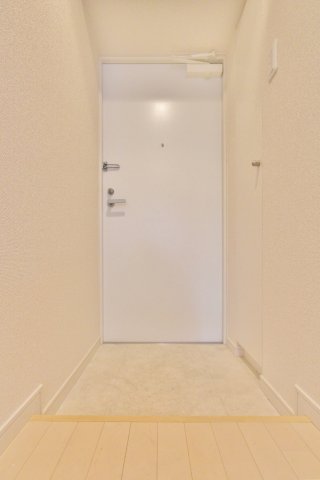 玄関　参考写真（同物件別部屋）