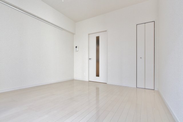 居室・リビング　参考写真（同物件別部屋）