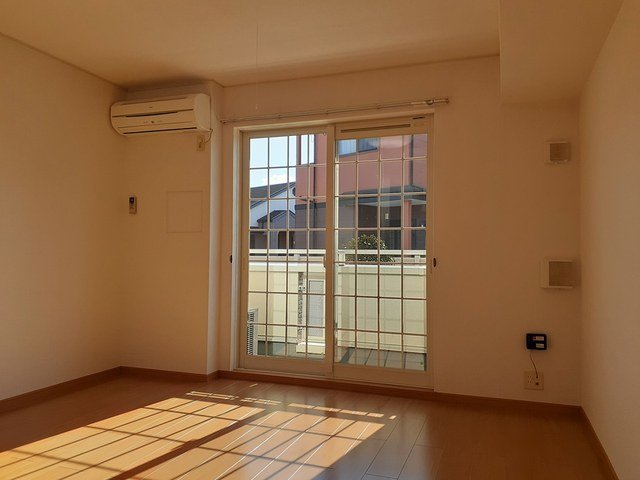 居室・リビング　こちらのリビングで趣味の時間をお楽しみください