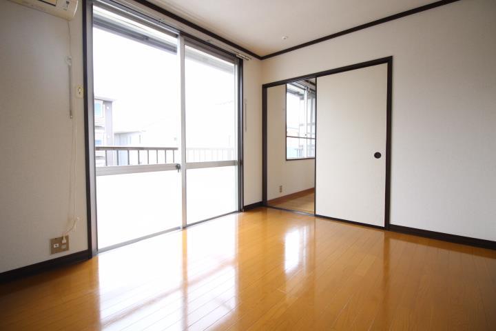 居室・リビング　日当たりが良いお部屋♪