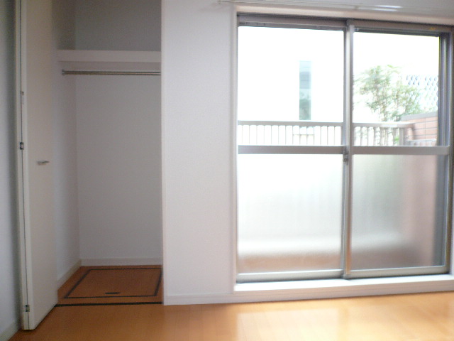 収納　※モデル写真