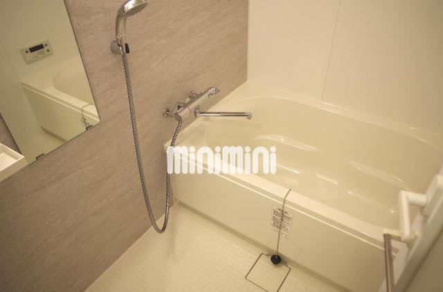 バス・シャワールーム　ゆったりした浴槽です。