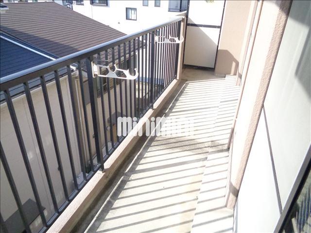 バルコニー　バルコニーです。洗濯棒置き場付いてます。