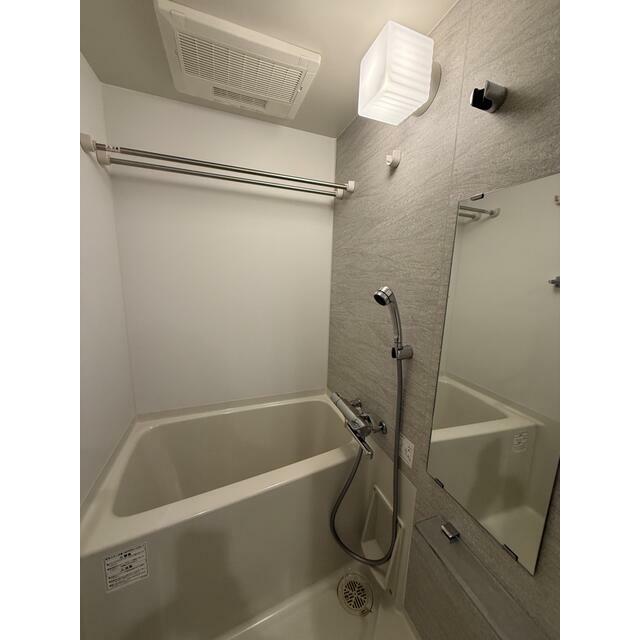 バス・シャワールーム　同マンション他タイプの写真です。