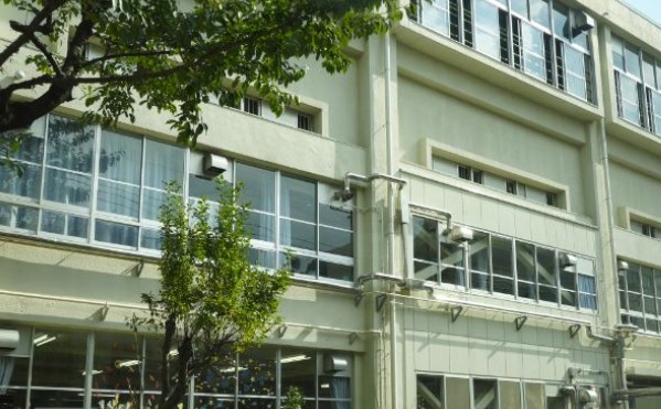 小学校　八名川小学校（小学校）まで704m