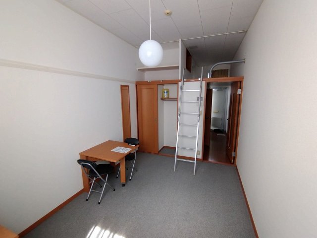 居室・リビング　1階はフローリング仕様です。