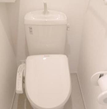 トイレ　温水洗浄暖房便座付トイレ