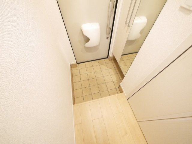 玄関　収納もある玄関です