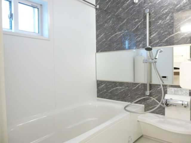 バス・シャワールーム　１坪タイプユニットバス（小窓付）