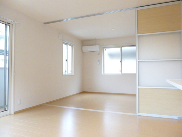 居室・リビング　居室全景