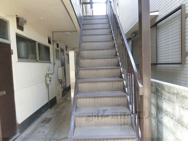 エントランス　階段