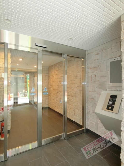 エントランス　オートロック付きで部外者シャットアウト♪