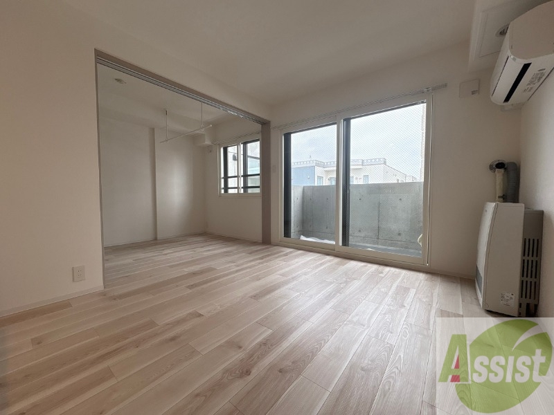 居室・リビング　広くてきれいなリビングです！快適に過ごせそうですね。