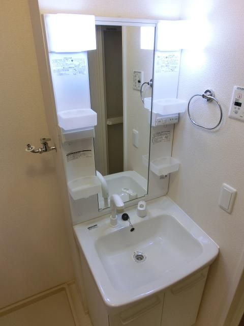 洗面設備　掃除にも便利なシャンプードレッサー