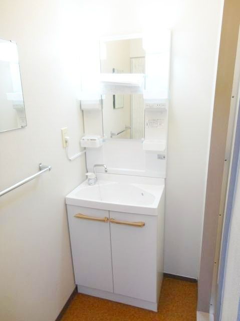 洗面設備　★綺麗な独立洗面台付です★