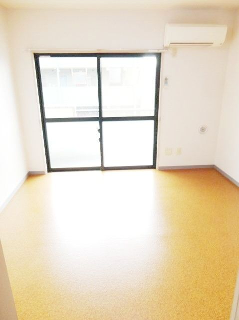 居室・リビング　★洋室6帖のお部屋です　※別部屋の写真です★