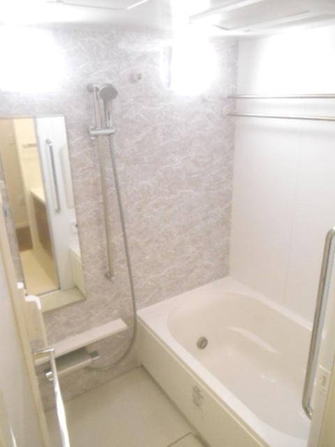 バス・シャワールーム　浴室乾燥機＆追焚機能付き