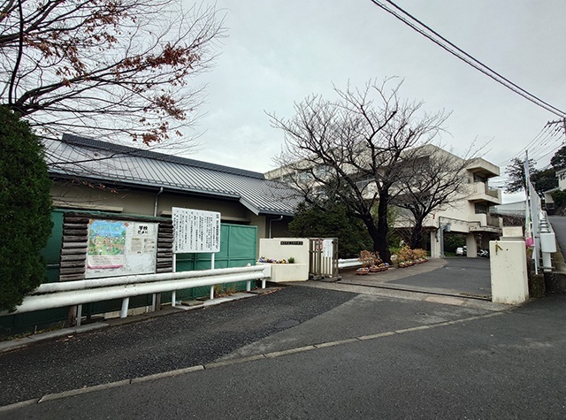 中学校　横浜市立篠原中学校（中学校）まで1448m