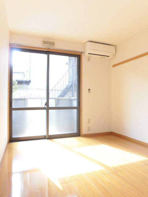 居室・リビング　※別部屋参考写真