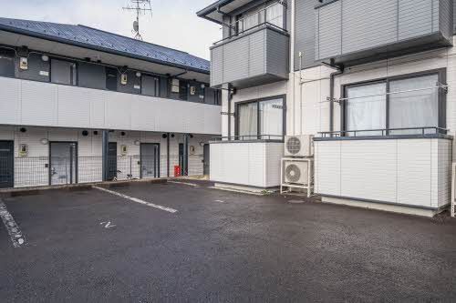 建物外観　駐車場