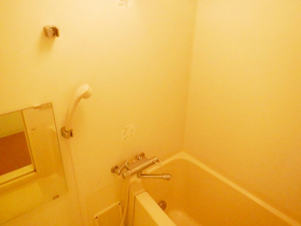 バス・シャワールーム　追い焚き機能付き