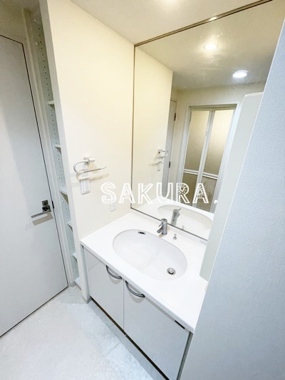 洗面設備　身支度に便利な洗面台！