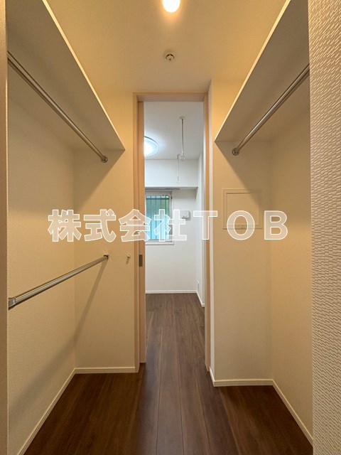 収納　ウォークスルークローゼット