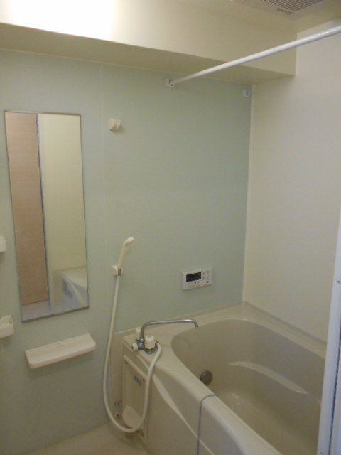 バス・シャワールーム　追焚機能付浴槽・浴室乾燥機完備