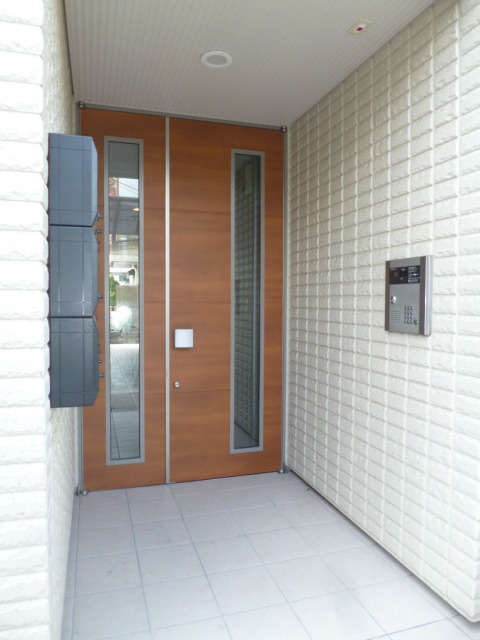 エントランス　★オートロック付きのエントランス★