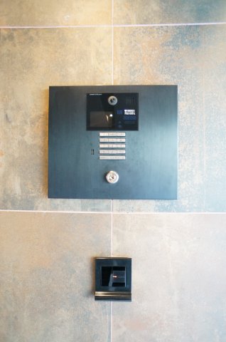 セキュリティ　不審者、勧誘員をシャットアウトできるオートロックです♪