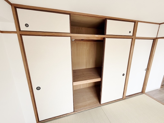 収納　押入れ