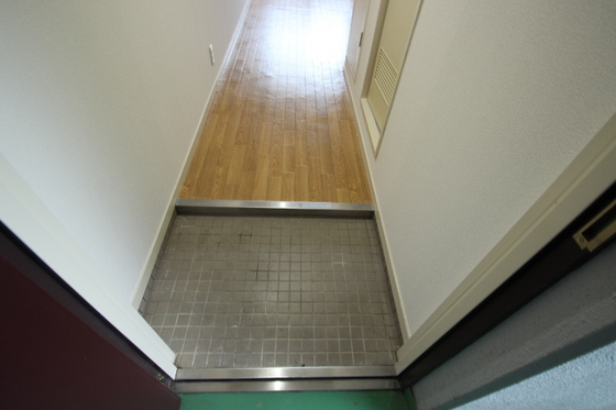 玄関　※別号室の写真です