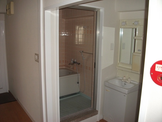 バス・シャワールーム　別号室写真です