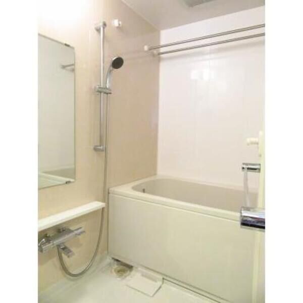 バス・シャワールーム　※写真は同タイプ住戸です。
