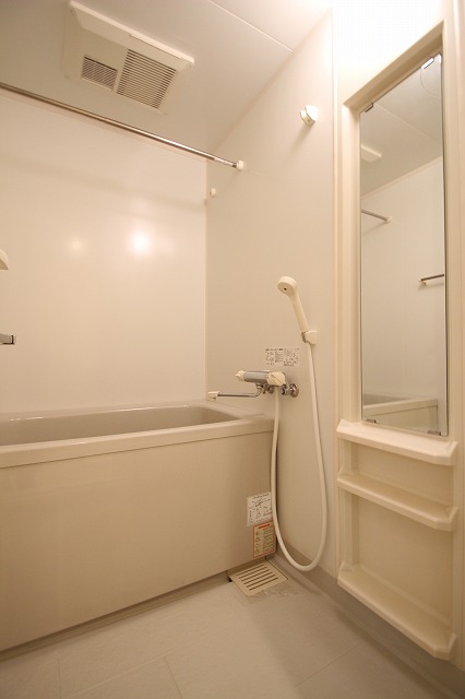 バス・シャワールーム　同物件別号室の写真です。