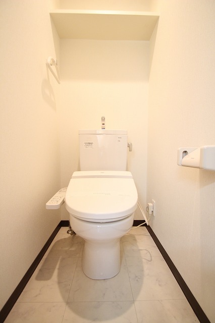 トイレ　同物件別号室の写真です。