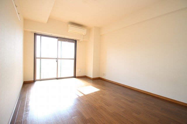 居室・リビング　同物件別号室の写真です。