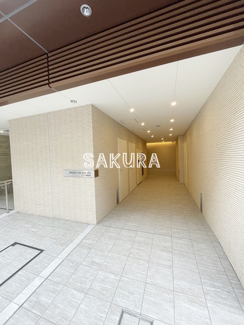 エントランス　お洒落な建物デザイン♪