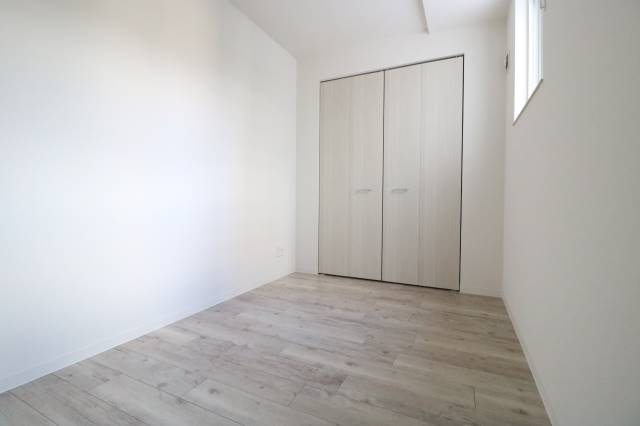 その他部屋・スペース　玄関側の洋室♪