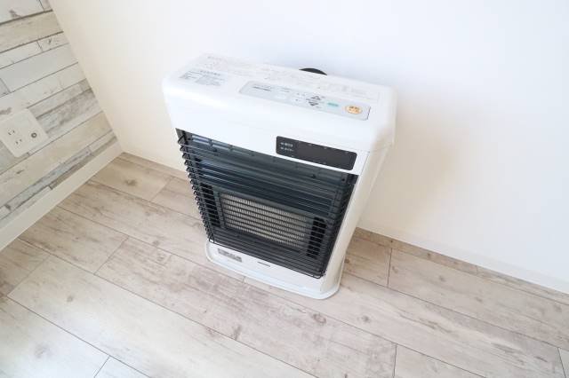 その他設備　灯油暖房♪経済的♪