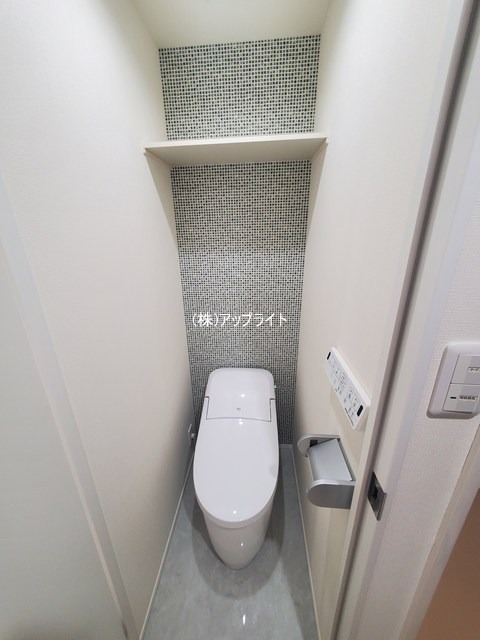 トイレ　温水洗浄便座付き