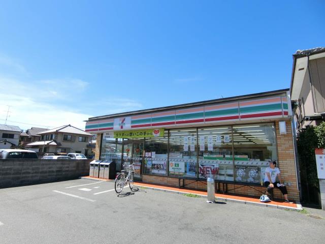 コンビニ　セブンイレブン（コンビニ）まで753m